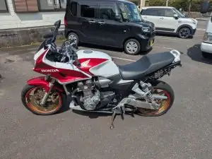 ホンダ CB1300（カウル付き）