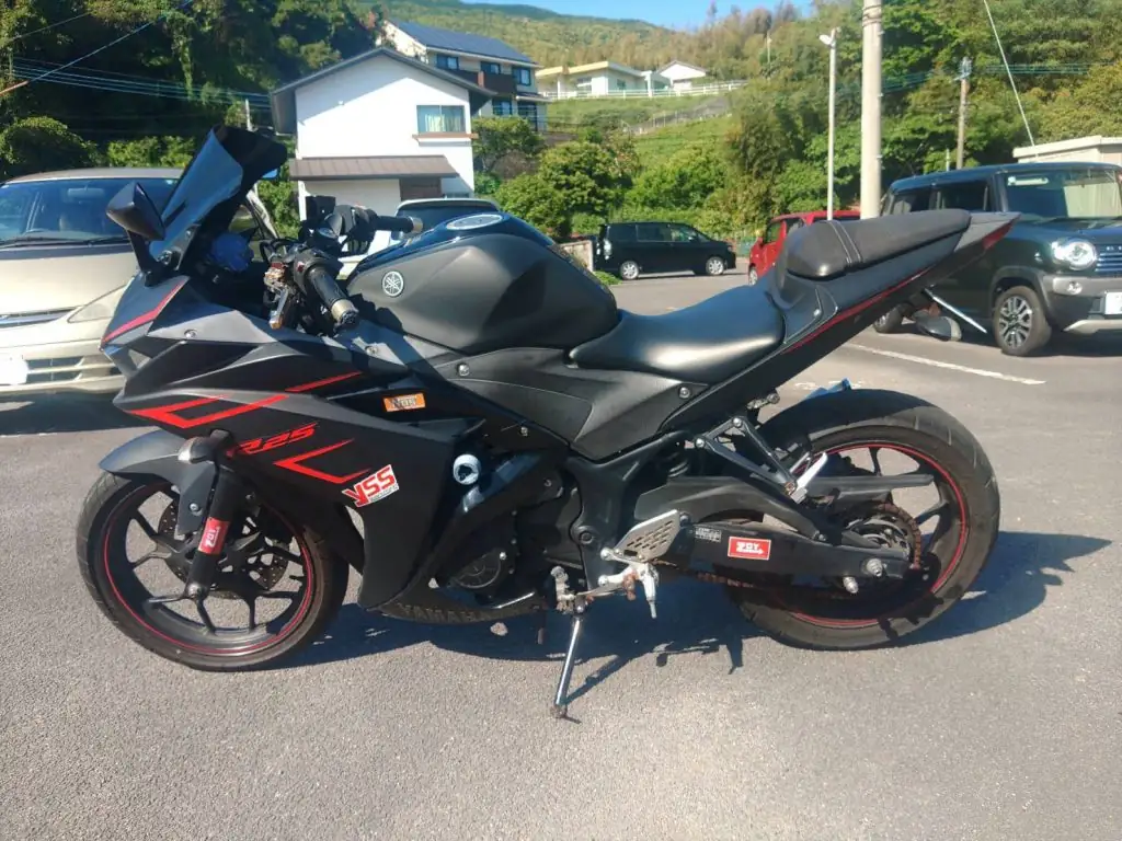 ヤマハ YZF-R25（ブラック）